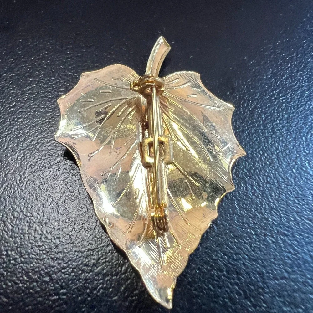 Vintage Gold Tone Leaf Brooch‎ Textured Brushed Autumn Leaf Pin